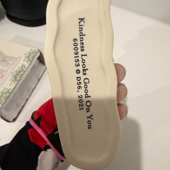 Department 56 Snowbabies “Kindness Looks Good On You” Figurine w/ Box - Picture 5 of 7